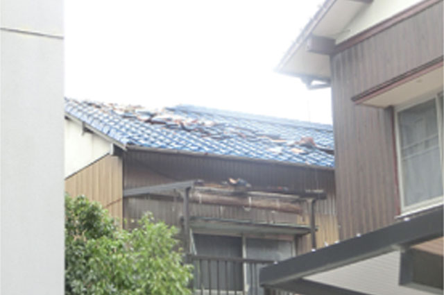台風により瓦の飛散