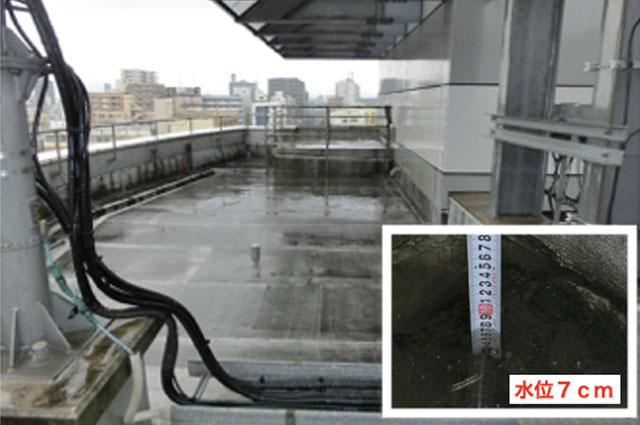 屋上排水が詰まり屋上がプール状態